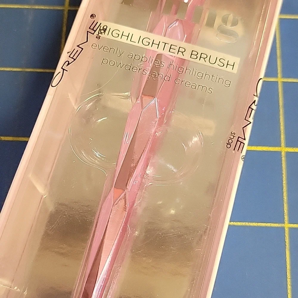 The Creme Shop Shore Thing Highlighter Brush 8